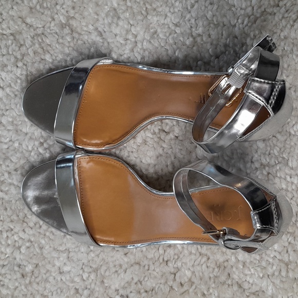J CREW FACTORY SILVER/mirror  scrappy heels size 7.5 - Picture 9 of 16